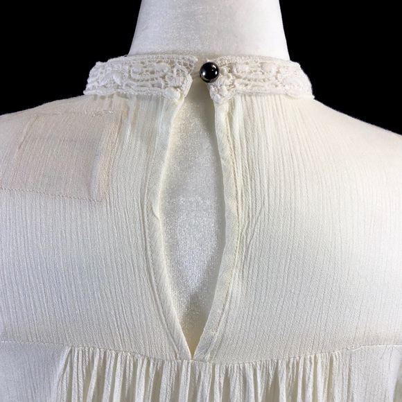 Crochet Detailed Tunic with Mock Neck - Picture 5 of 5